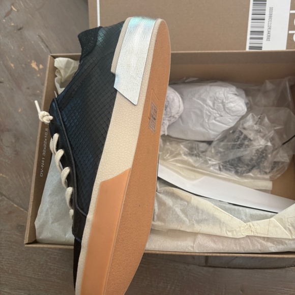 Dolce Vita Onyx Embossed Leather sneaker - Picture 5 of 5